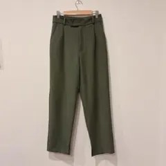 GU テーパードパンツ センタープレス 緑　カーキ M 美脚 きれいめ　無地