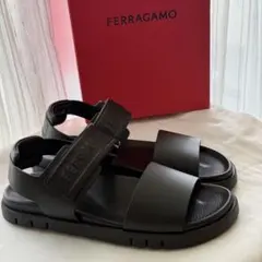 【新品】FERRAGAMO サンダル ブラック ストラップ　9サイズのサムネイル