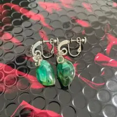 グリーンドロップ型イヤリング