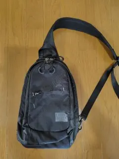 【ヴォルッタ】斜めがけワンショルダーボディバッグ左右付け替えOK・ブラック黒