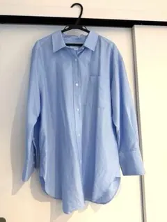 ライトブルー シャツ