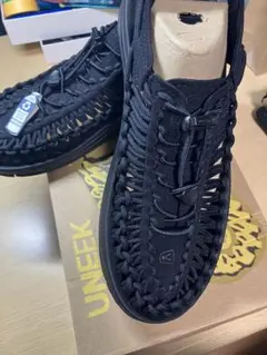 KEEN UNEEK ブラック スポーツサンダル
