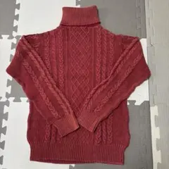 赤 ケーブルニット タートルネックセーター