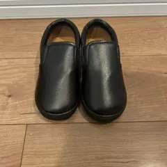 黒のスリッポンフォーマルシューズ