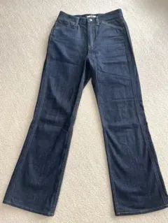 UNIQLO U ダークブルーフレアデニムパンツ　24