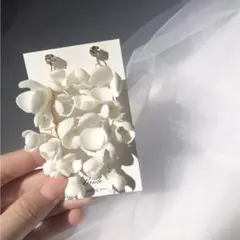 BRIDEME 結婚式　前撮り　ブライダル　ウエディング　ピアス　白　花　大ぶり