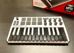 AKAI MPK Mini MK3 MIDI コントローラーのサムネイル
