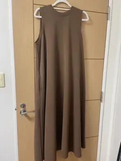 coca エンボス　ノースリーブワンピース　ブラウン