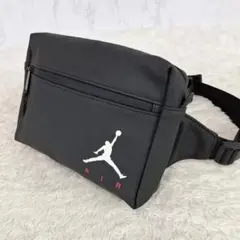 美品✨JORDAN ウエストバッグ　防水ファスナー　プリントロゴ　ブラック