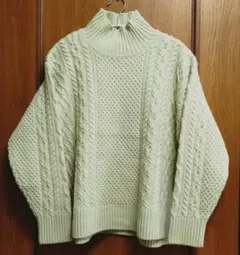 グリーンレーベルリラクシング　ハミルトンウール　ケーブル編みハイネックセーター
