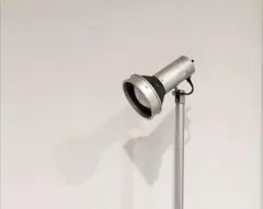 無印良品 MUJI アルミ フロアスタンドライト フロアランプ レトロ 照明 人気の無印良品(MUJI)よりLED アルミフロアライトです。高さや角度が