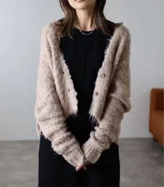 【新品タグ付】起毛ディープVクロップドニット ベージュ