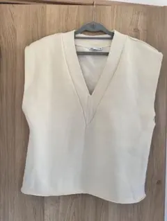 ZARA クリーム色 Vネック ノースリーブベスト
