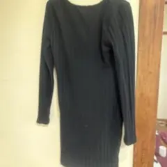 リブ編み 黒 長袖 Vネック ワンピース