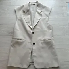 GU ベージュ ノーカラーベスト