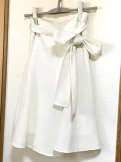 クリーム色フレアスカート リボン付き　レディース