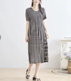 新品★【M〜L】TRUBEジオメトリック柄プリーツワンピース