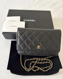 美品 CHANEL キャビアスキン チェーンウォレットのサムネイル
