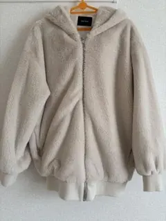 フード付き ジャンパー 白