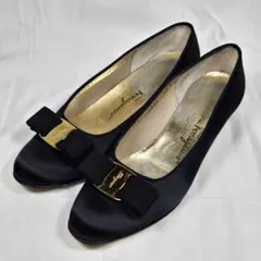Salvatore Ferragamo ヴァラ リボン ブラックサテン