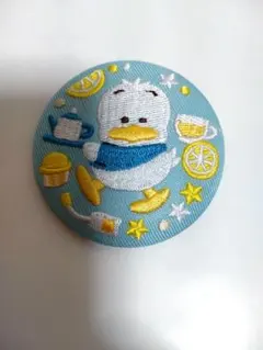 新品★サンリオ 刺繍缶 バッジ（あひるのペックル）