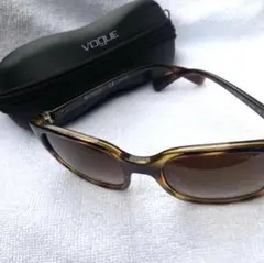 【美品】VOGUE ヴォーグ サングラス ケース付き べっ甲調【週末セール】のサムネイル