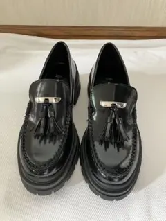 厚底★ザラZARA黒トラックソールタッセルローファーシューズ37★