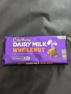 Cadbury Dairy Milk Wholenut 180gのサムネイル