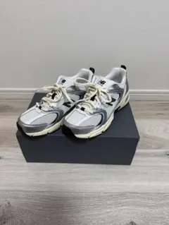 New Balance 530 ホワイト/グレー スニーカー ESA