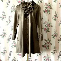 シャツ　ブラウス　フリル　七分袖　襟付き　カーキカラー系　共布ヘアリボン付き