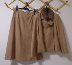 自由区　ベージュ ファー付きジャケット スカートセットアップ