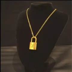LOUIS VUITTON ネックレス パドロック 真鍮のサムネイル