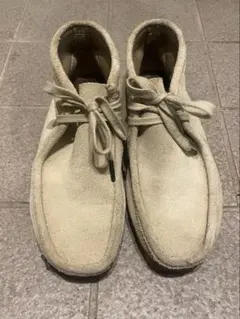 Clarks ワラビー ブーツ ベージュ スエードのサムネイル