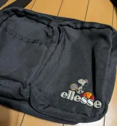 ellesse ✕ スヌーピー刺繍 ショルダーバッグ ブラック