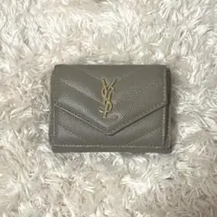 イヴ・サンローラン　YSLカサンドラ　折りたたみミニ財布
