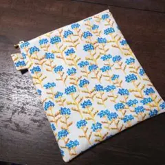 ブックポーチ　ブルーフラワー　ファスナーポーチ　四六判対応　縦型ポーチ