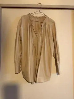 zara ベージュ長袖シャツ