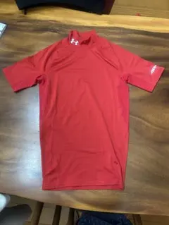 UNDER ARMOUR 子ども用アンダーシャツ 赤色 SM