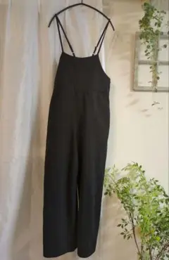 黒いサロペット・オーバーオール