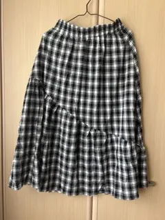 DAZY デイジー 膝下スカート　ロングスカート　フリルスカート 黒　白