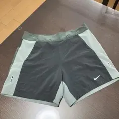 Nike DRI-FIT ショートパンツ　レディース