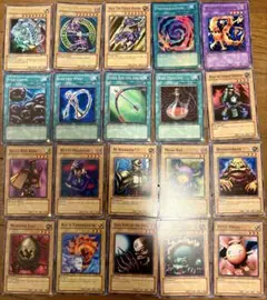 遊戯王 初期　ブルーアイズ　ブラックマジシャン　暗黒騎士ガイア　英語