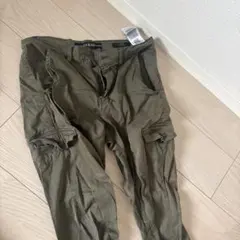 GUESS カーゴパンツ オリーブ