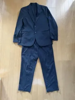 ユニクロ感動ジャケットパンツセットアップ　ネイビー