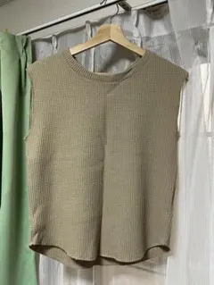 ワッフルニットベスト ベージュのサムネイル