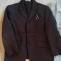 入学式のスーツ、ワイシャツ、ネクタイ一式