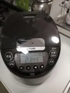 2023年製TIGER IH炊飯ジャー5.5合JPW-D100-Tダークブラウンのサムネイル