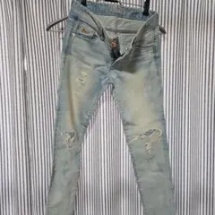 GUESS ライトブルー ダメージストレートデニム