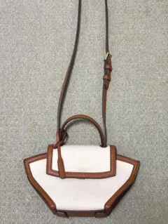 【CHARLES&KEITH】 キャンパストラペーズ トップハンドルバッグ