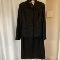 ブラックスーツ ジャケットとスカートのセット
